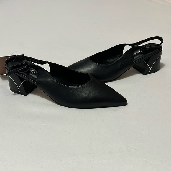 NWOB Azura “Pretty” Black Leather Pointed Toe Slingback Sandals - Picture 1 of 12